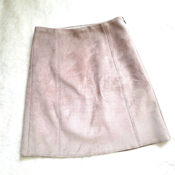 Aritzia Babaton Faux Suede Mini Skirt in Beige Size 00 - Picture 3 of 12